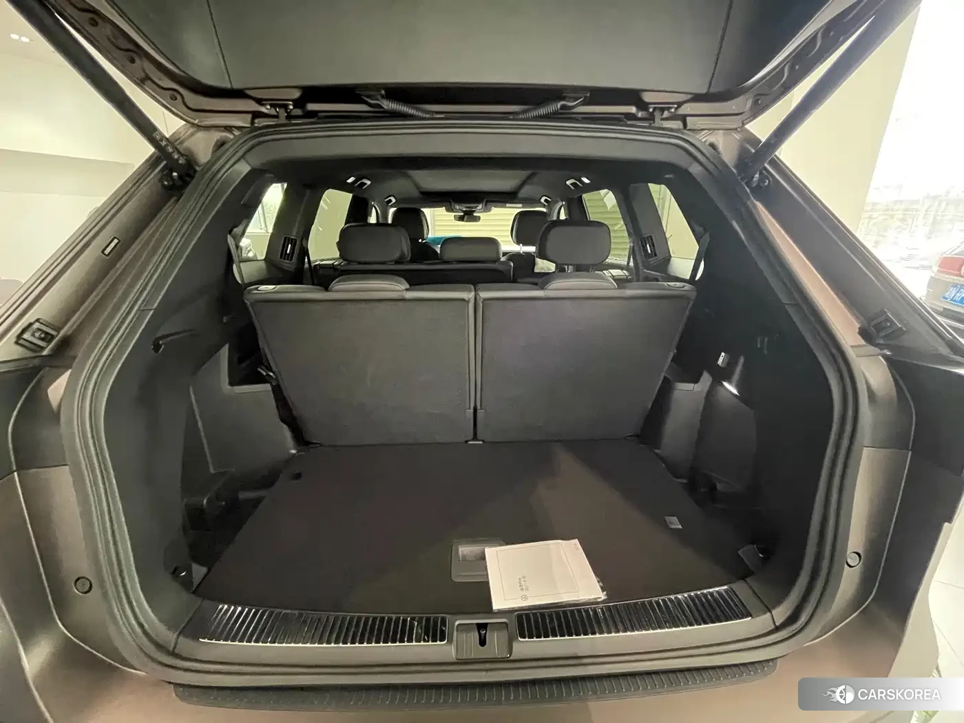 Volkswagen Touareg 2025 Champagne/brown из Китая, фото 4