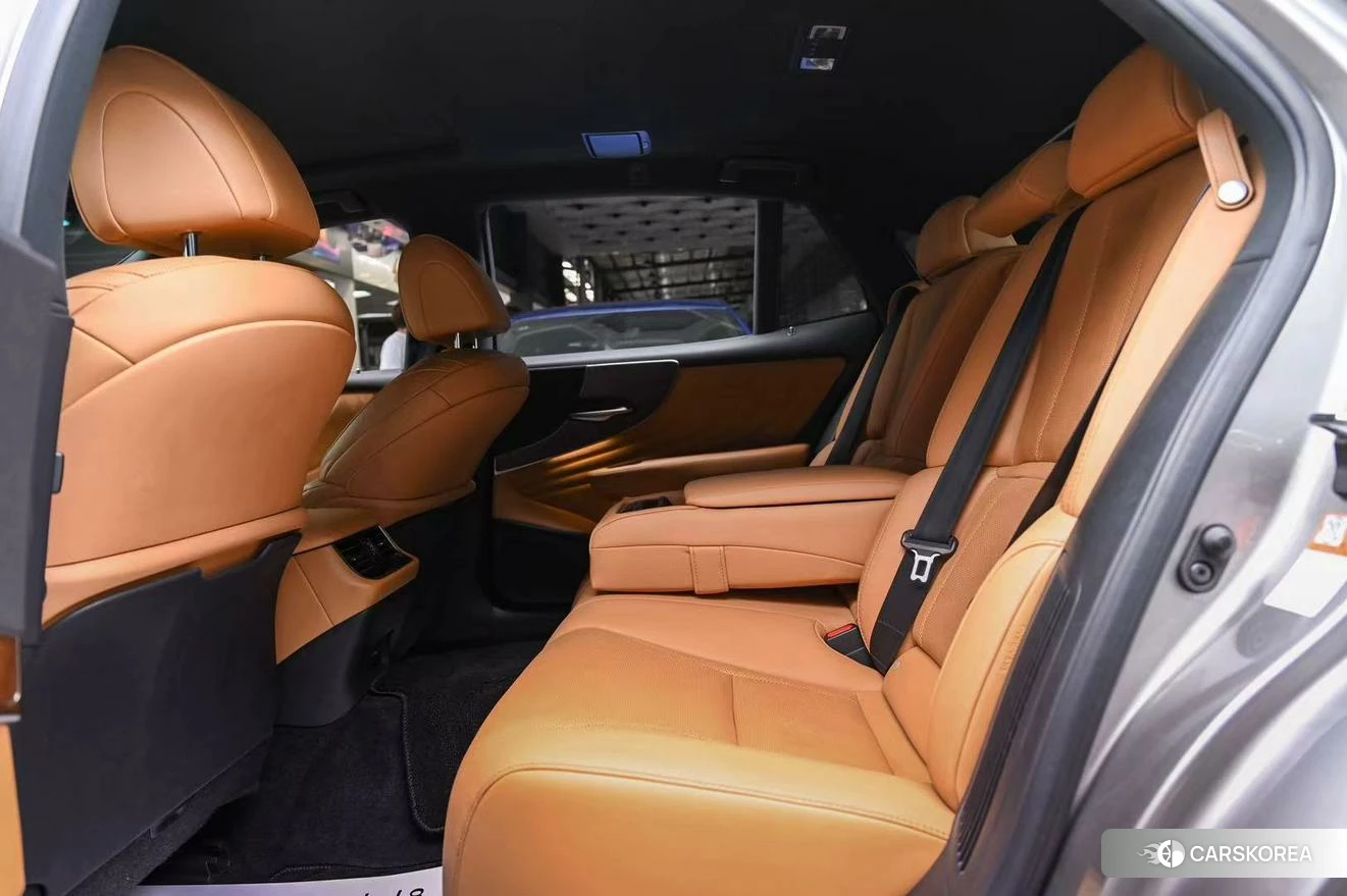 Lexus LS id 4452929 из Китая 9