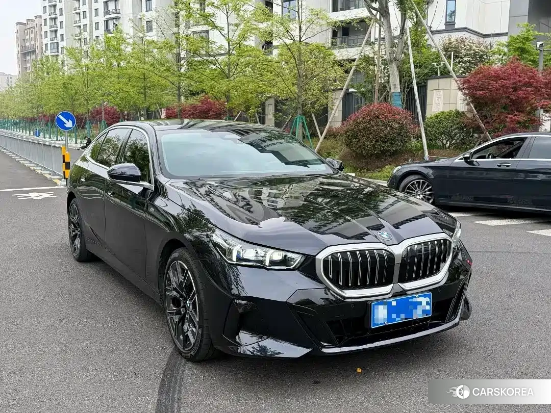 BMW 5 series 2026 Черный из Китая, фото 2