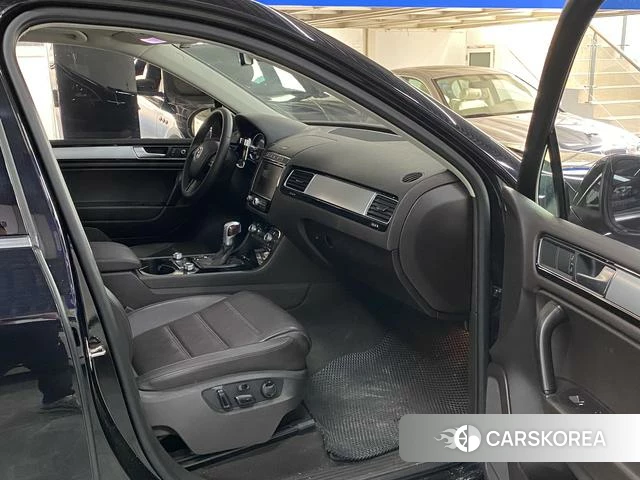 Volkswagen Touareg id 4211149 из Китая 8