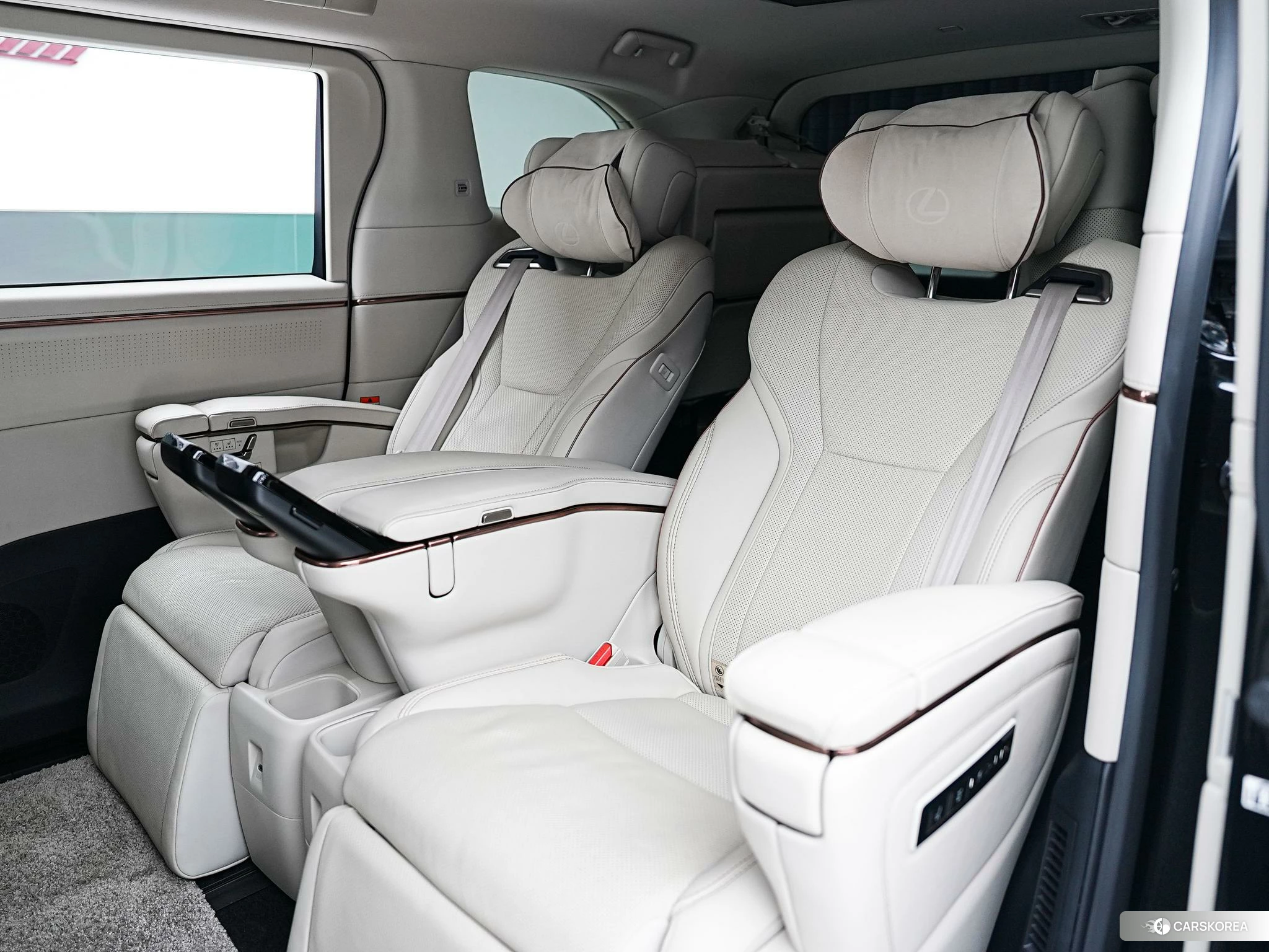 Lexus LM id 4454368 из Китая 12