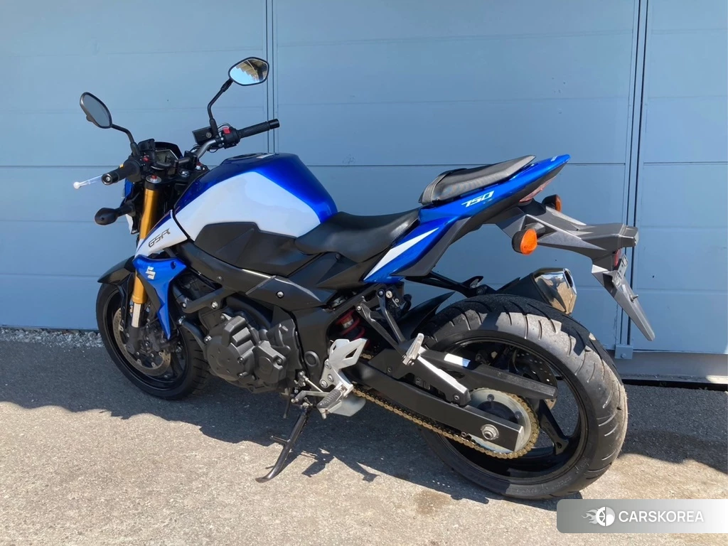 Проданный Suzuki GSR750 2014 из Японии, фото 2