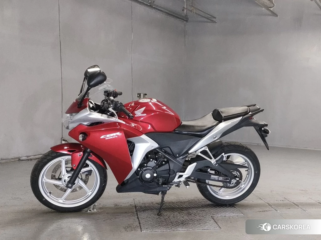 Проданный Honda CBR250R 2011 из Японии