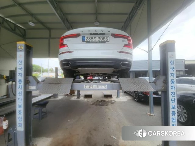 Volvo S60 3rd generation 2022 Белый из Кореи, фото 2
