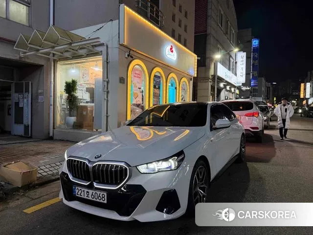 BMW 5 Series (G60) 2024 Белый из Кореи, фото 2