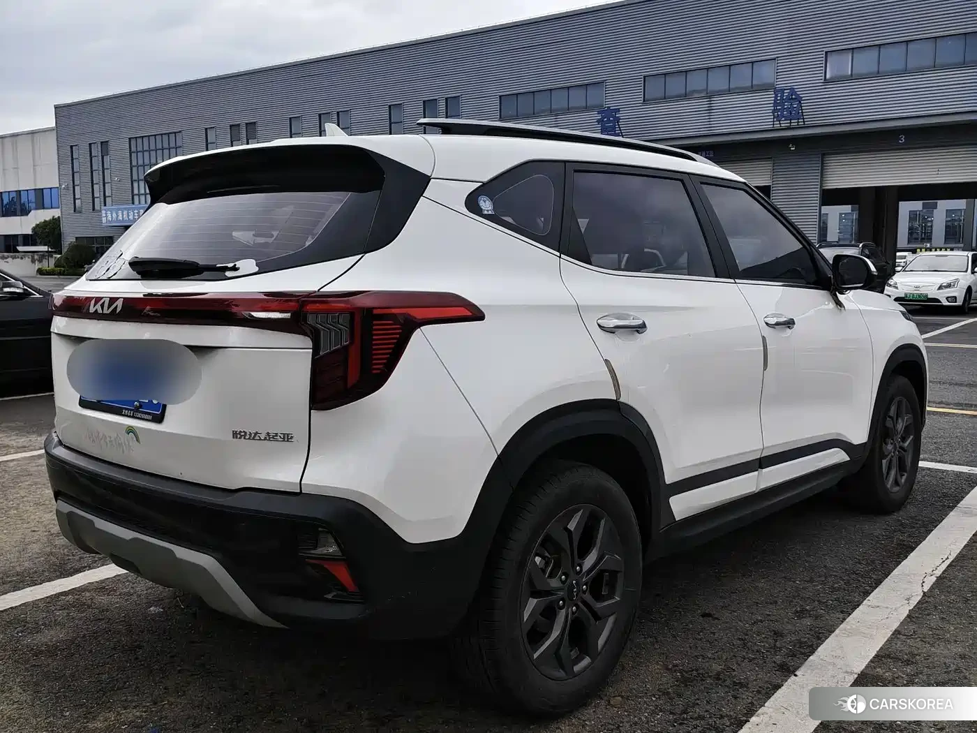Kia Seltos 2023 Белый из Китая, фото 2