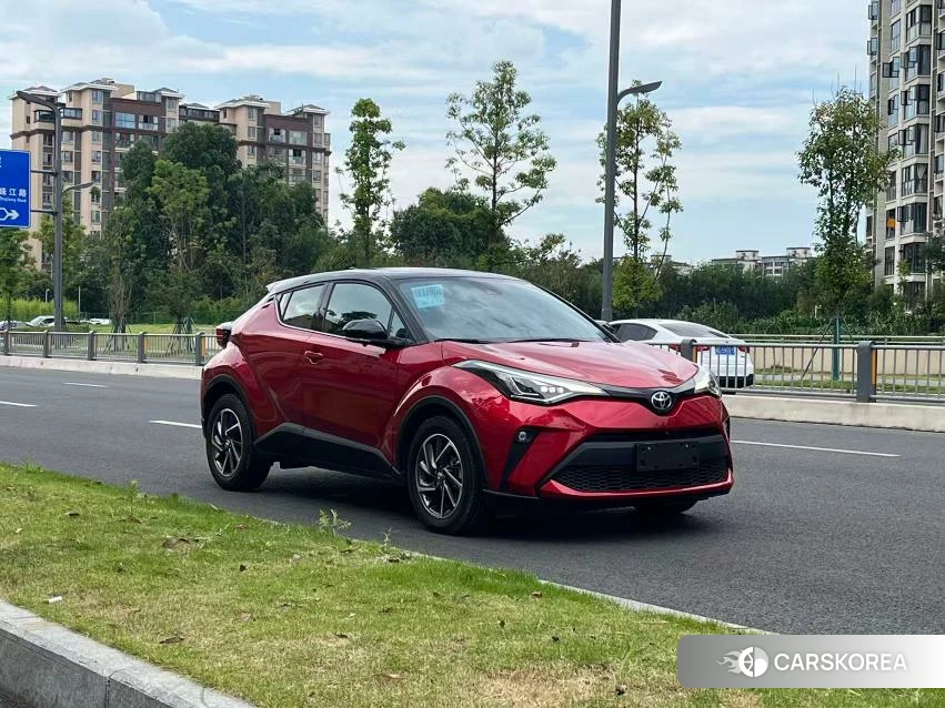 Toyota C-HR 2021 Красный из Китая, фото 2