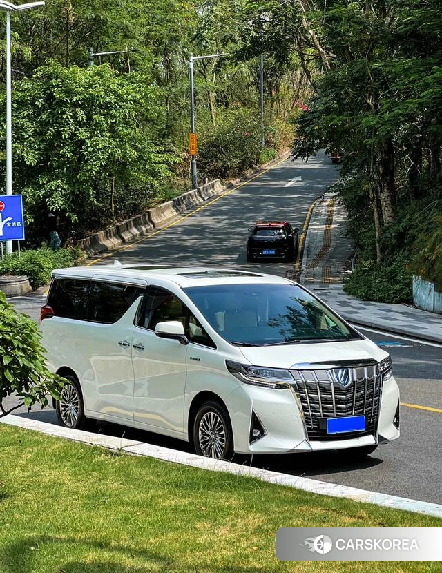 Toyota Elfa id 4278120 из Китая 12