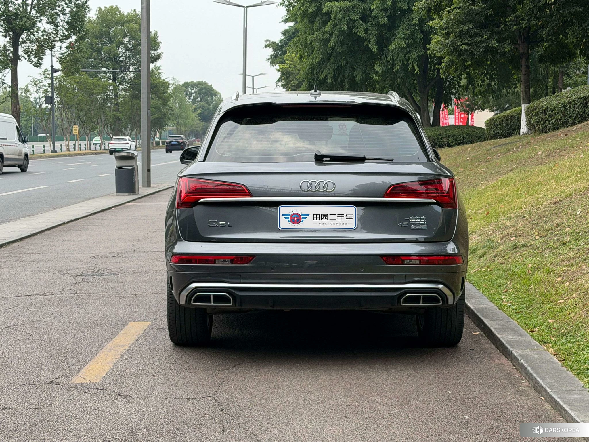 Audi Q5L 2022 Темно-серый из Китая, фото 5