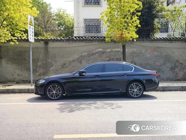 BMW 5 series 2022 Черный из Китая, фото 2