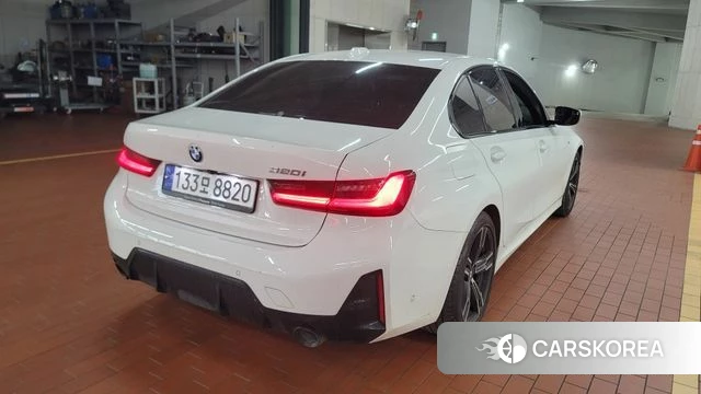 BMW 3 Series (G20) 2023 Белый из Кореи, фото 2