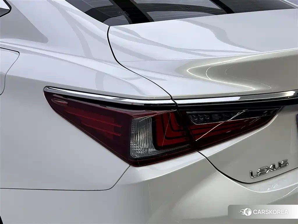 Lexus ES id 4576385 из Китая 12