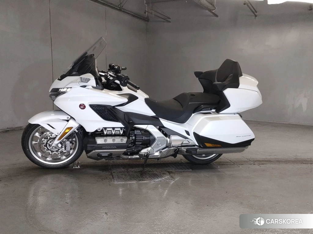 Проданный Honda GL1800 TOUR 2024 из Японии