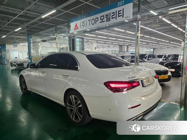 Mercedes-Benz E-Class W213 2023 Белый из Кореи, фото 2