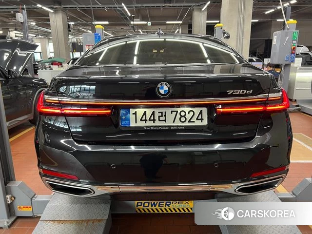 BMW 7 Series (G11) 2022 Черный из Кореи, фото 2