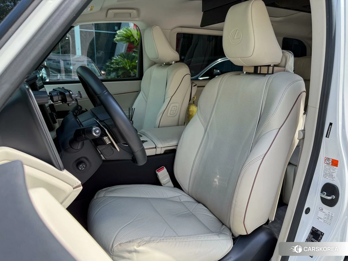 Lexus LM id 4452994 из Китая 12