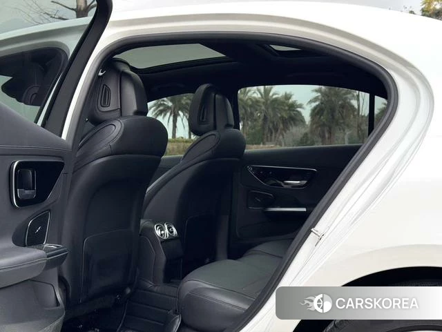 Mercedes-Benz Class C 2022 Белый из Китая, фото 2