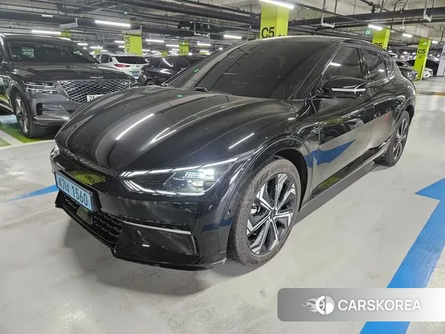 Kia EV6 2023 Черный из Кореи, фото 2