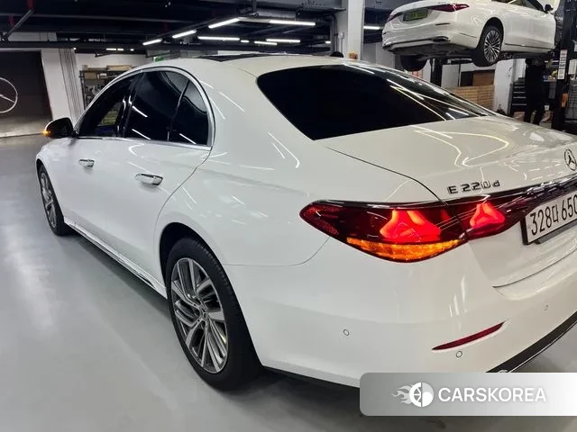 Mercedes-Benz E-Class W214 2024 Белый из Кореи, фото 2