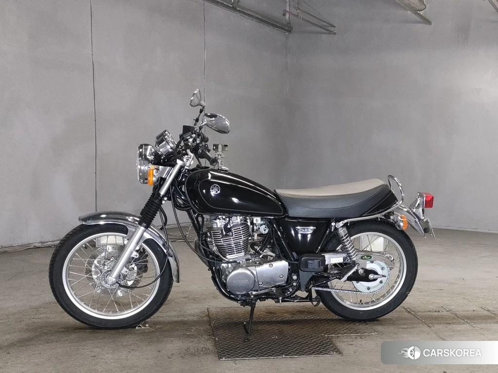 Проданный Yamaha SR 400 2017 из Японии, фото 2