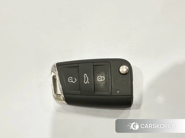 Volkswagen Passat id 4341653 из Китая 12
