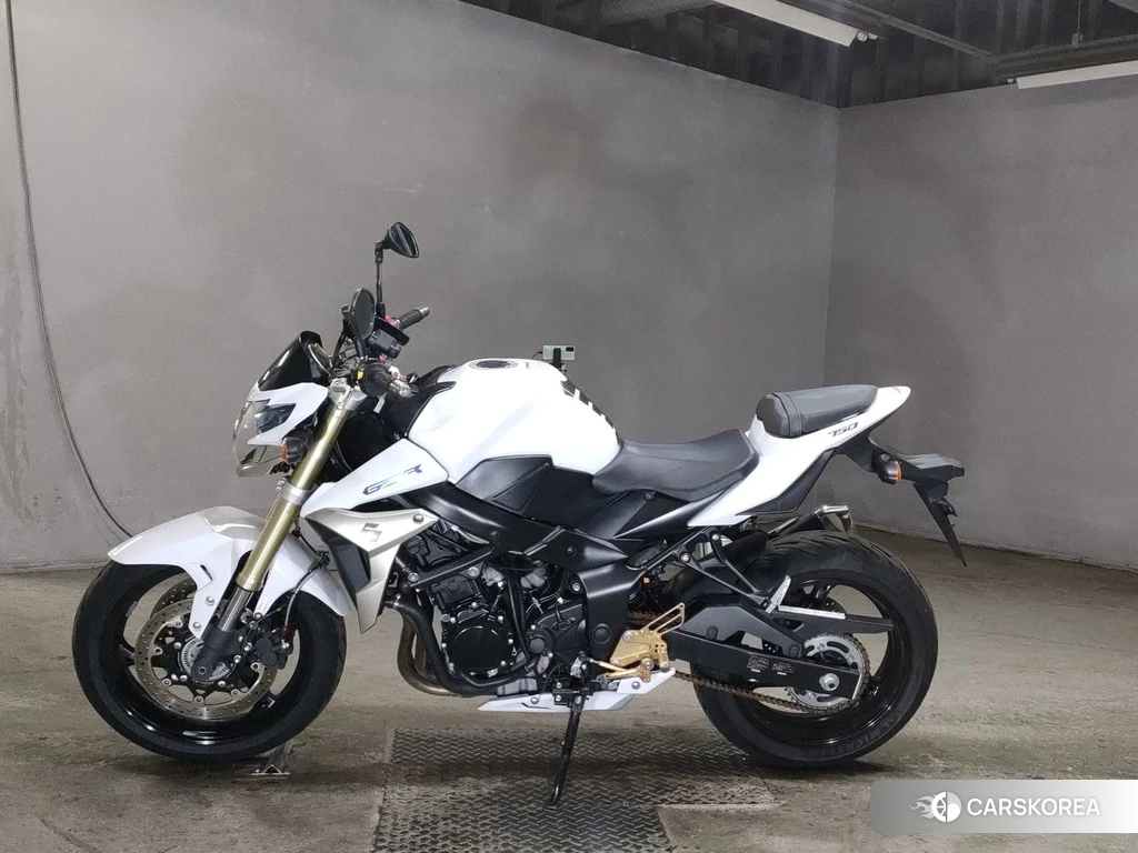Проданный Suzuki GSR750 2013 из Японии