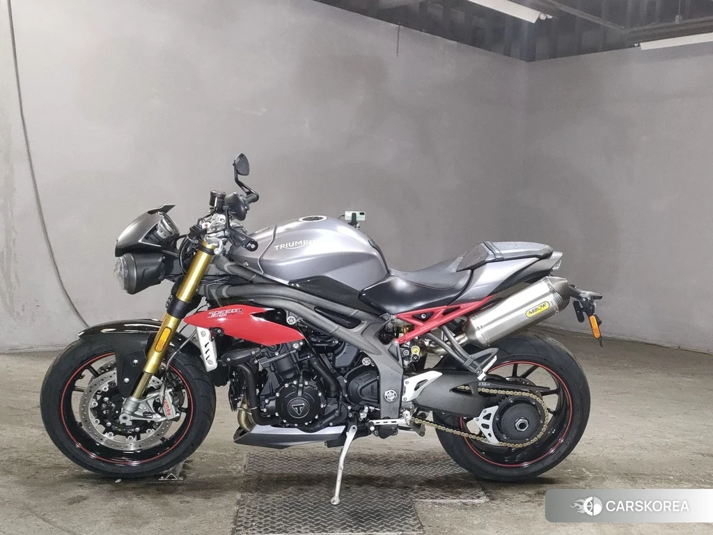 Проданный Triumph SPEED TRIPLE R 2017 из Японии, фото 2