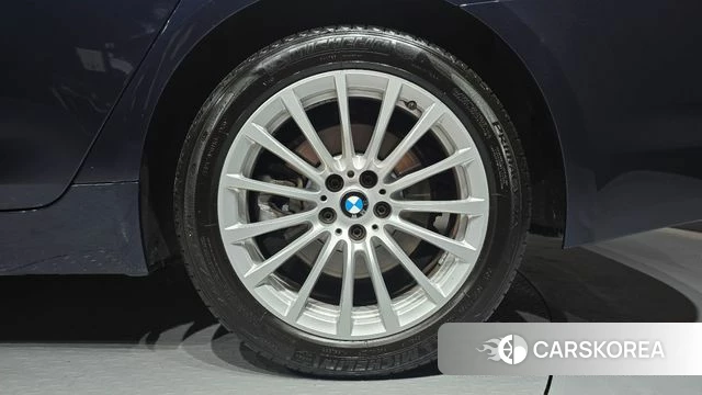 BMW 5 Series (G30) id 4447233 из Кореи 13