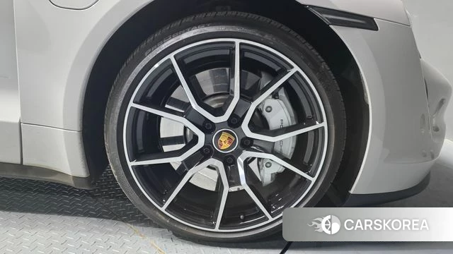 Porsche Taycan id 4201087 из Кореи 13