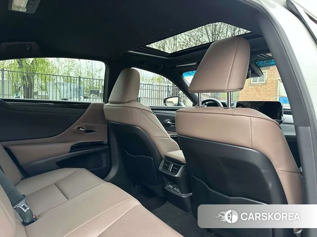 Lexus ES id 4307412 из Китая 13