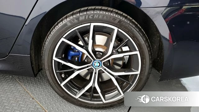 BMW 5 Series (G30) id 4308609 из Кореи 13