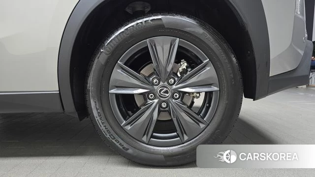 Lexus UX300h id 4354044 из Кореи 13