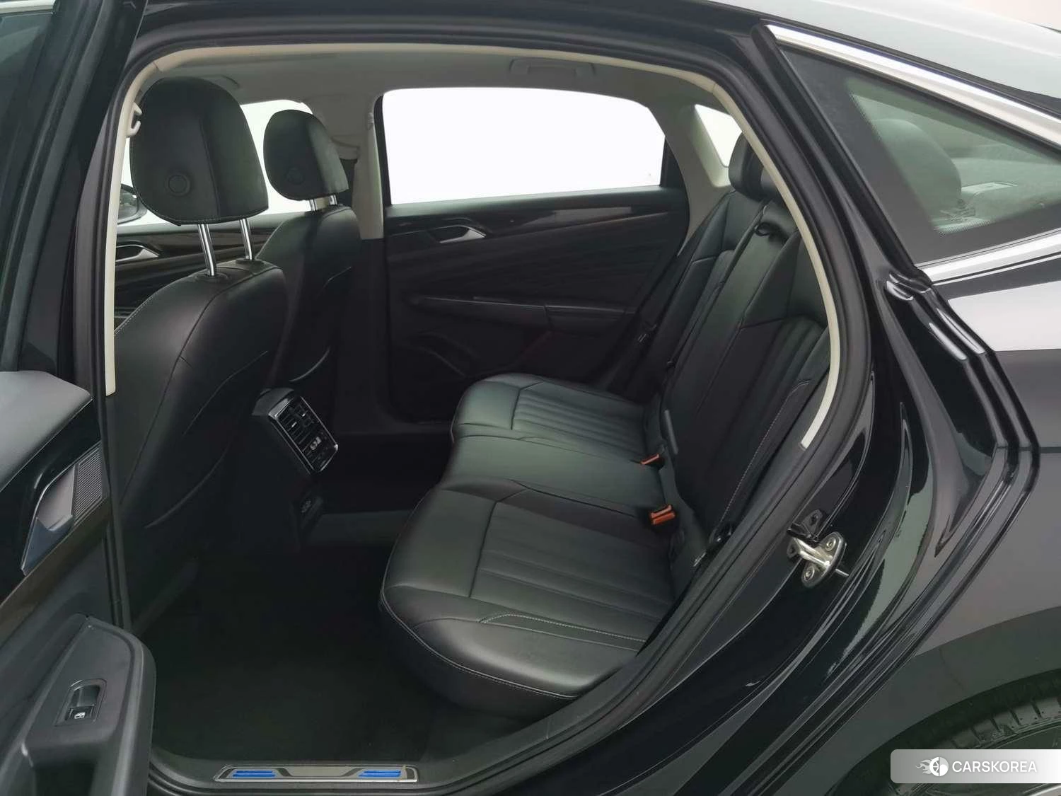 Volkswagen Passat PHEV id 4487216 из Китая 13