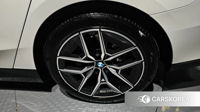 BMW 5 Series (G60) id 4279591 из Кореи 13