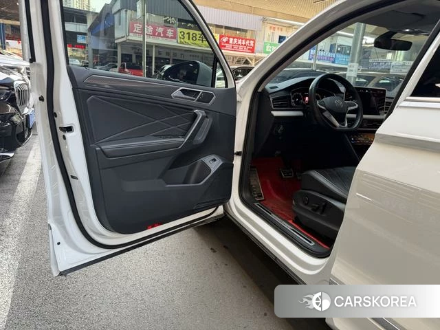 Volkswagen Tiguan L id 4275745 из Китая 13