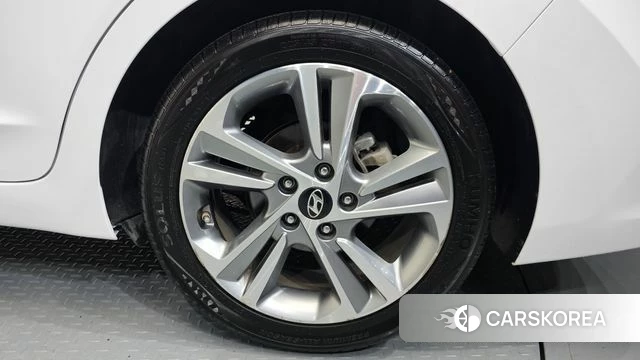 Hyundai Avante AD id 4610412 из Кореи 13