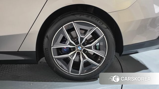 BMW 5 Series (G60) id 4629970 из Кореи 13