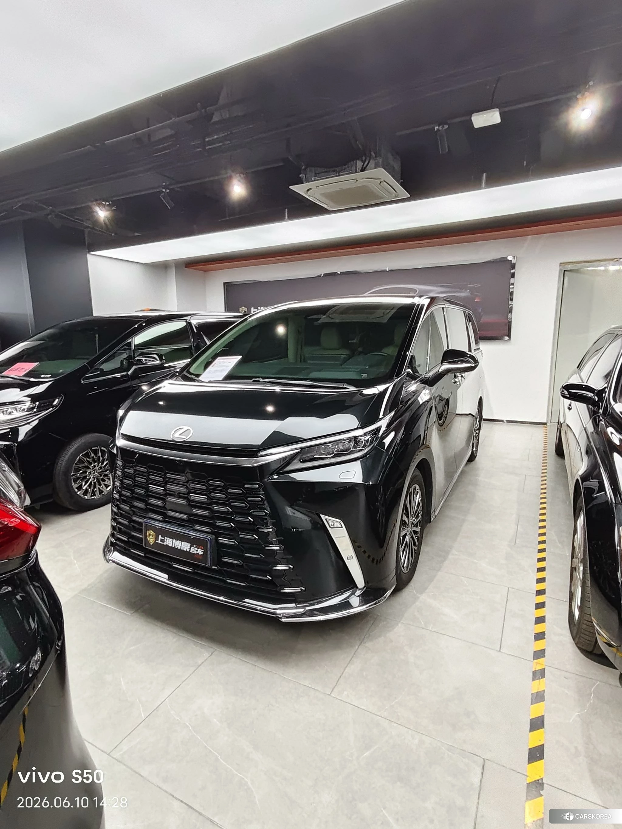 Lexus LM id 4454368 из Китая 13