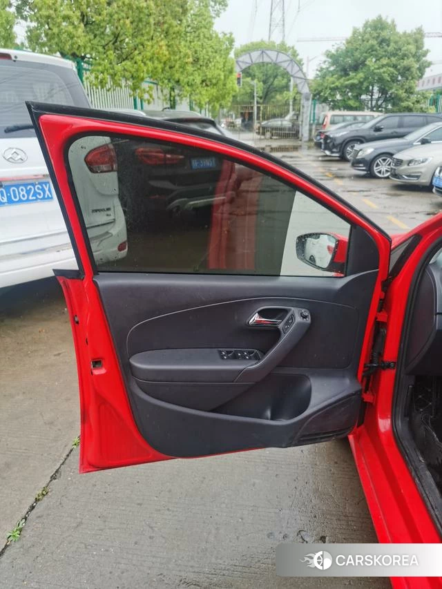 Volkswagen Polo id 4240482 из Китая 13