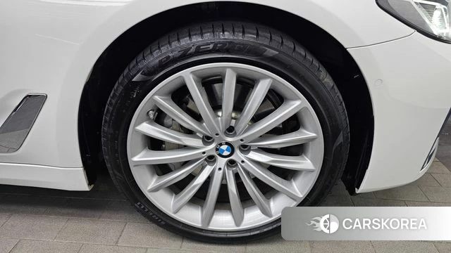BMW 5 Series (G30) id 4528423 из Кореи 13