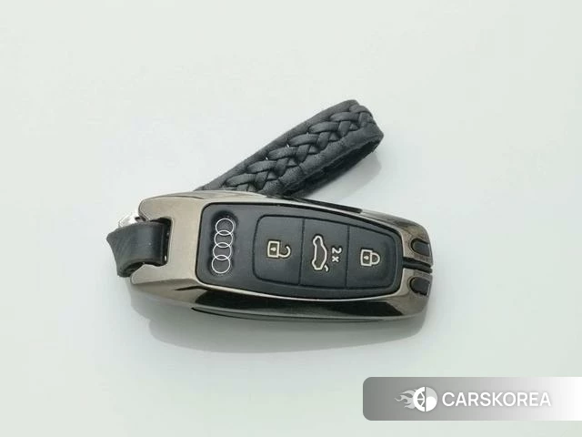 Audi Q5 e-tron id 3969106 из Китая 13