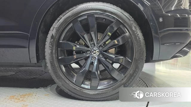 Volkswagen Touareg 3rd generation id 4651504 из Кореи 13
