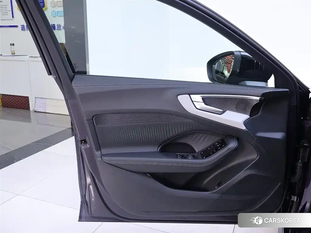 Audi A5L id 4553894 из Китая 13