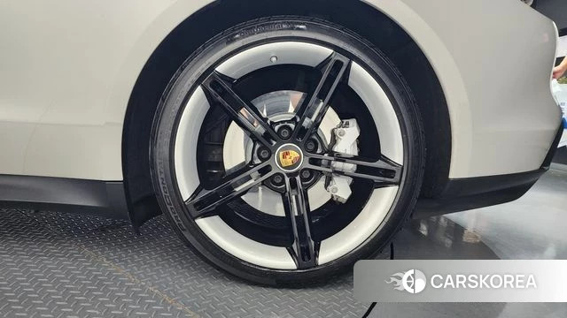 Porsche Taycan id 4855036 из Кореи 13