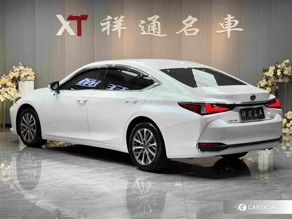 Lexus ES id 4577528 из Китая 13