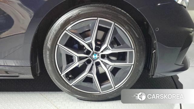 BMW 5 Series (G60) id 4645476 из Кореи 13