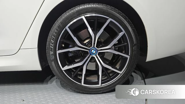 BMW 5 Series (G30) id 4906019 из Кореи 13