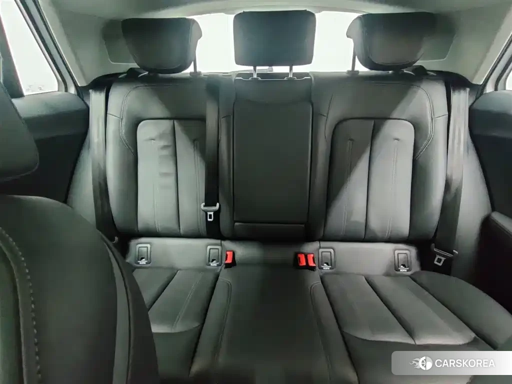 Audi Q2L id 4583603 из Китая 13