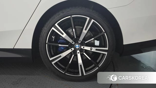 BMW 5 Series (G60) id 4302440 из Кореи 13