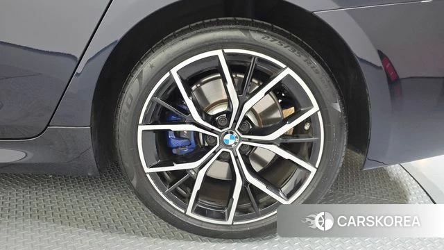 BMW 5 Series (G30) id 4283278 из Кореи 13